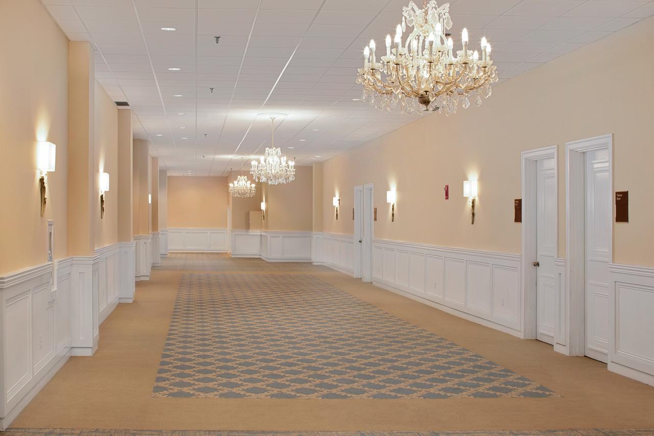 Westford Regency Inn & Conference Center Екстер'єр фото