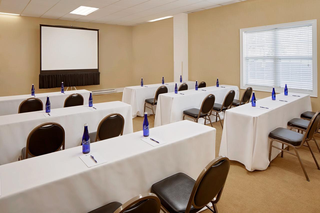 Westford Regency Inn & Conference Center Екстер'єр фото